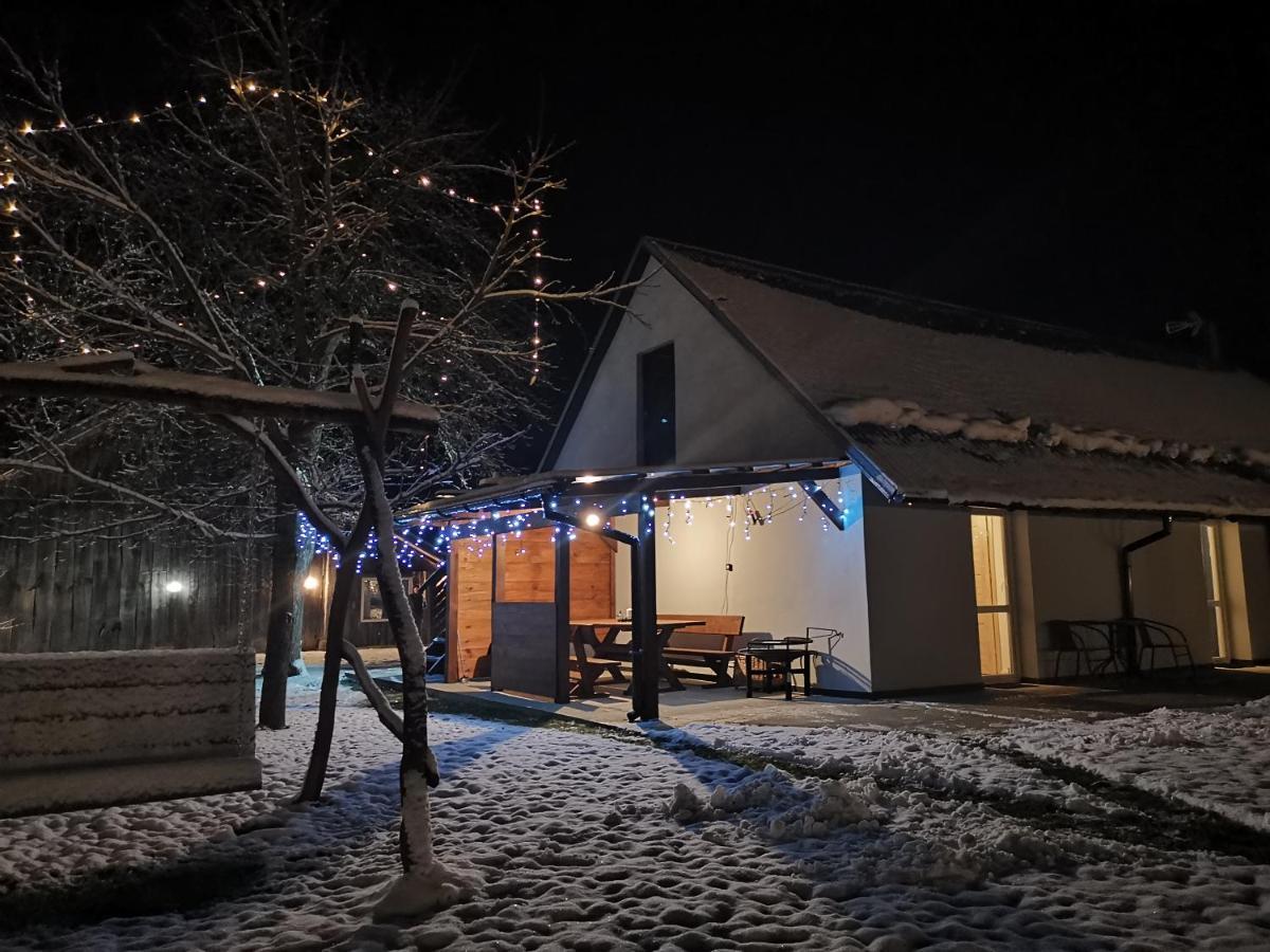 Apartamento Agrochalupki Korczowa Exterior foto